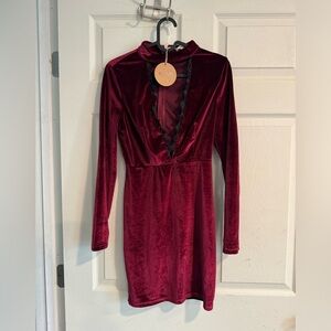 Essue‎ maroon velvet dress size small